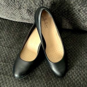 Clark collection size 7.5 us Black leather heal